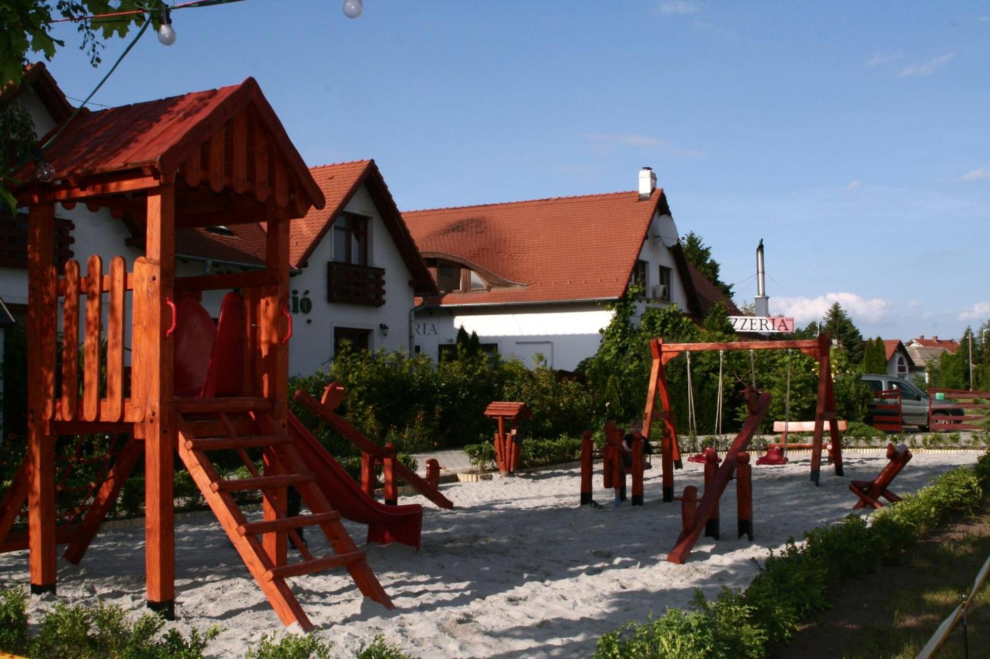 Tornacos Hotel - Гедькив Екстер'єр фото