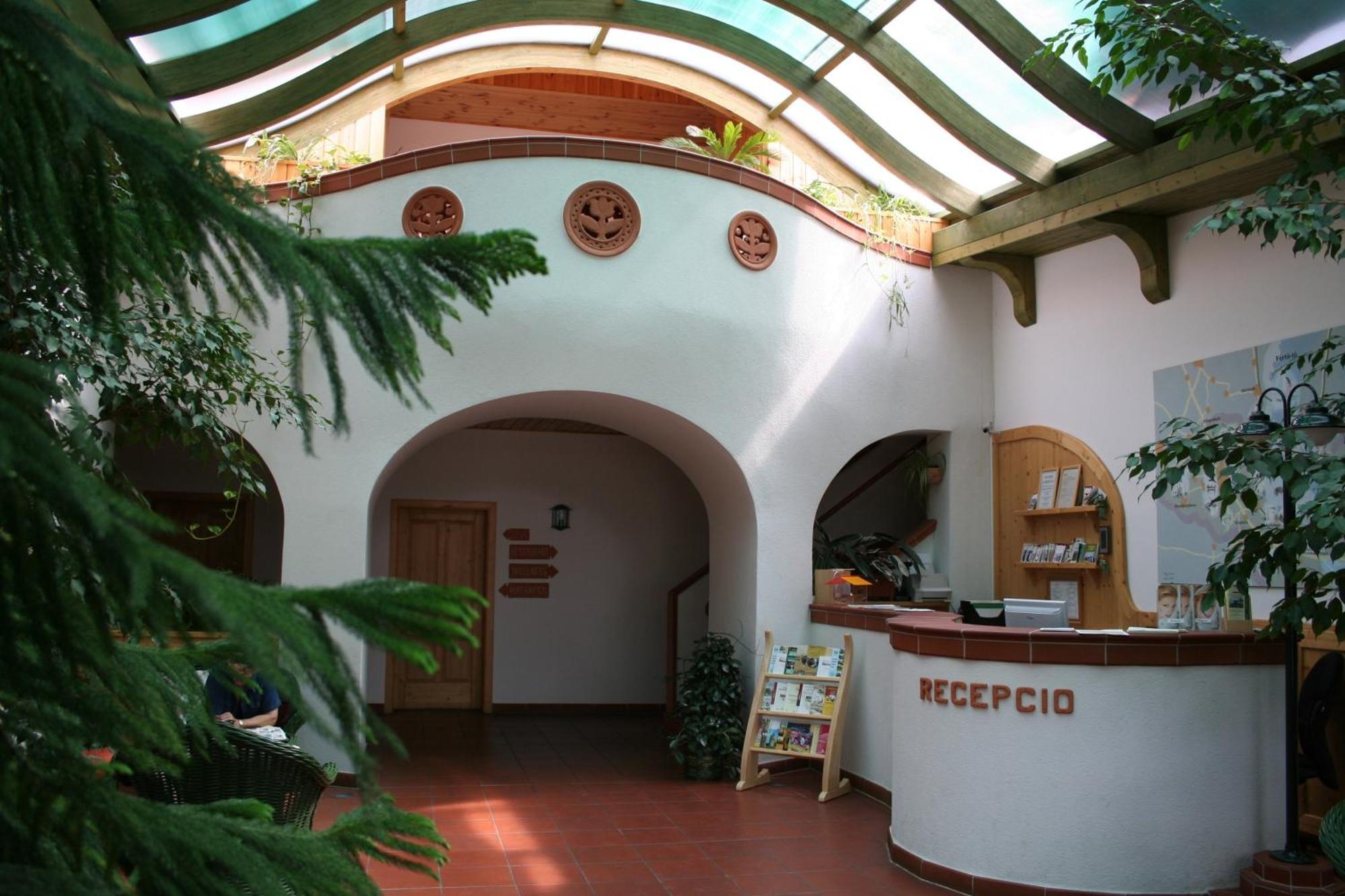 Tornacos Hotel - Гедькив Екстер'єр фото
