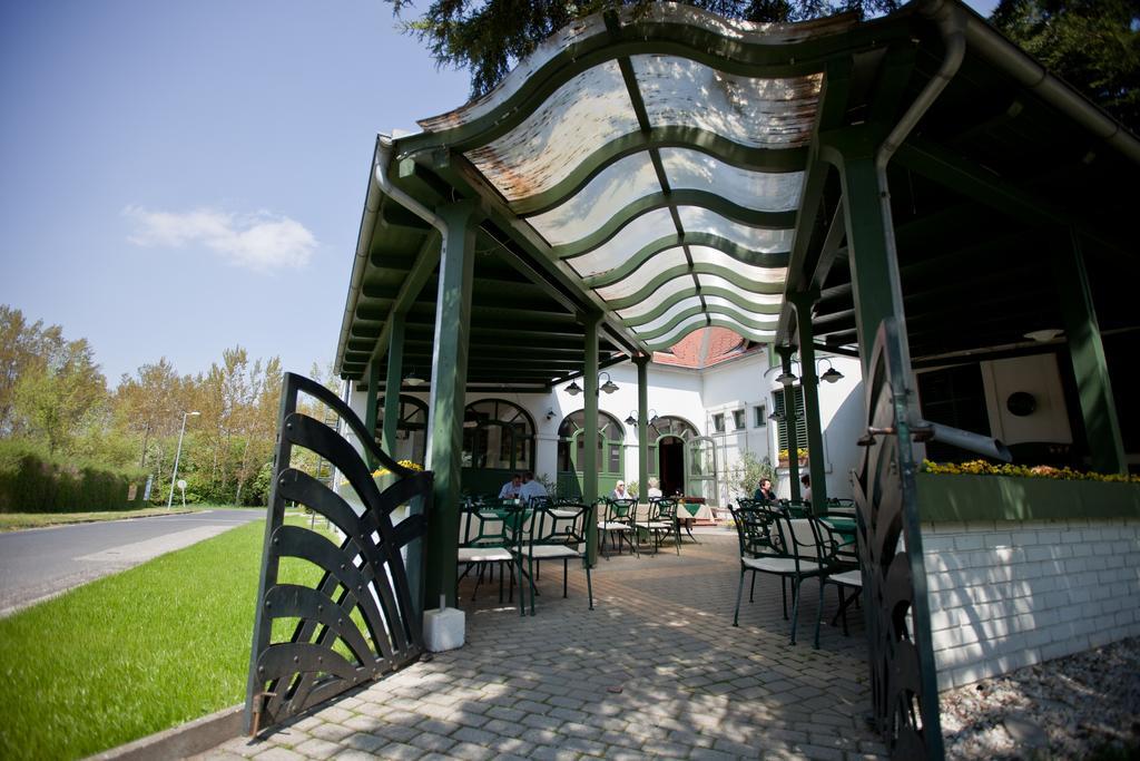 Tornacos Hotel - Гедькив Екстер'єр фото